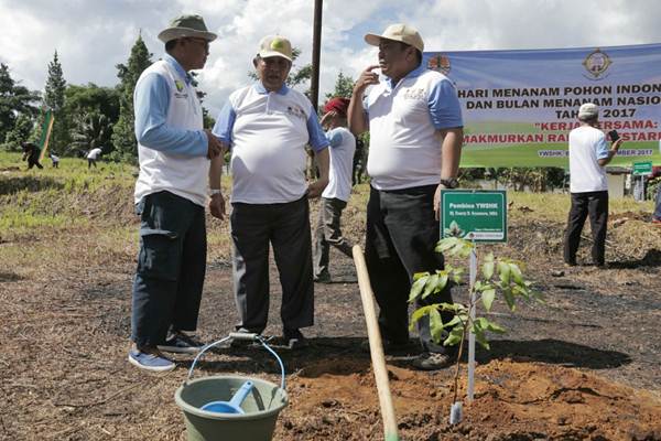  Memperingati Hari Menanam Pohon