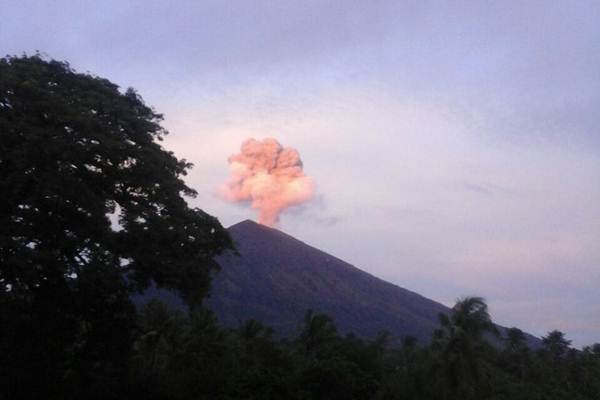  Gunung Agung Kembali Erupsi Kecil