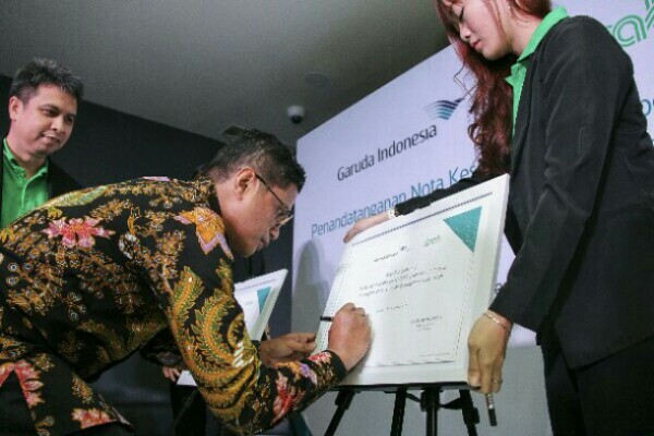  Garuda Indonesia Gandeng Grab