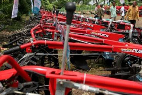  Kementan Luncurkan Mesin Tanam Padi Jarwo Tipe Riding