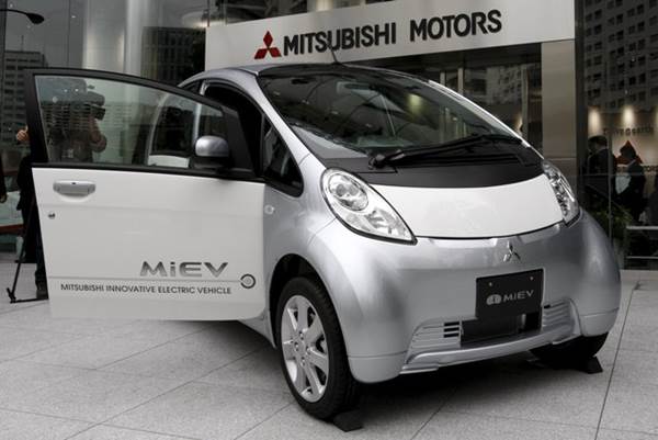  MOBIL LISTRIK : Pemerintah Kerja Sama Dengan Mitsubishi