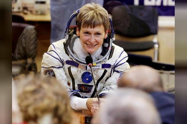  Trump Perintahkan NASA Kirim Astronot ke Bulan
