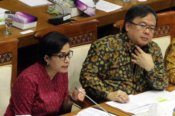 Menteri Keuangan Sri Mulyani Indrawati (kiri) bersama Menteri Perencanaan Pembangunan Nasional/Kepala Bappenas Bambang Brodjonegoro mengikuti rapat kerja dengan komisi XI DPR RI di Jakarta, Senin (11/9)./JIBI-Abdullah Azzam