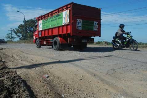  JEMBATAN TIMBANG: Barang Berlebih Akan Diturunkan