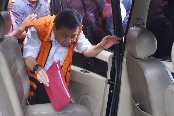  Naik Mobil Tahanan, Setya Novanto Tiba di PN Jakarta Pusat