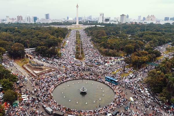  Massa Aksi Bela Palestina Padati Kawasan Monas