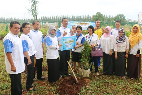  LPCK Bangun Taman untuk Puskesmas Sukamahi