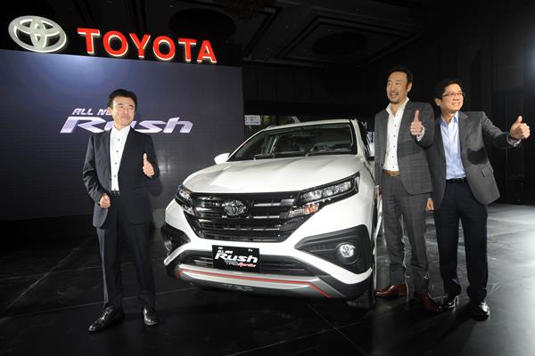  Toyota Perkuat Penjualan Mobil Komersial di Riau