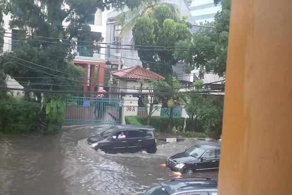  BANJIR DI JAKARTA : Antisipasi Serangan dari Tiga Penjuru