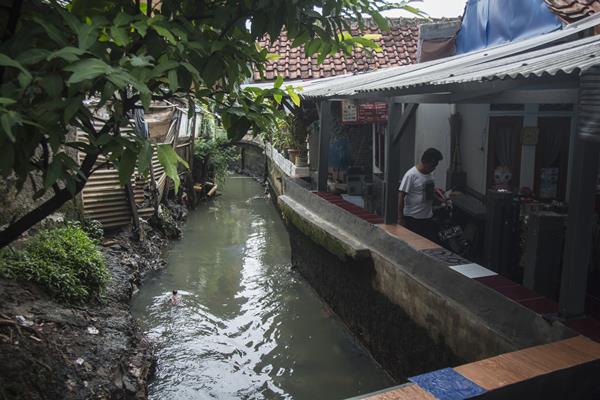  Tanggul Kali Pulo Jebol, Anies Bilang Ada Rumah di Atas Sungai