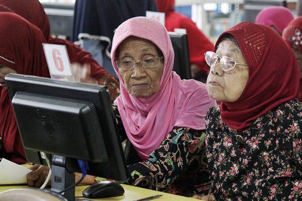  Anies Luncurkan Tunjangan Lansia Mirip Gagasan Ahok