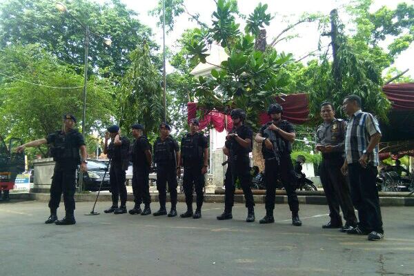  Amankan Natal, Tim Gegana Polda Jateng Sisir Sejumlah Gereja di Semarang