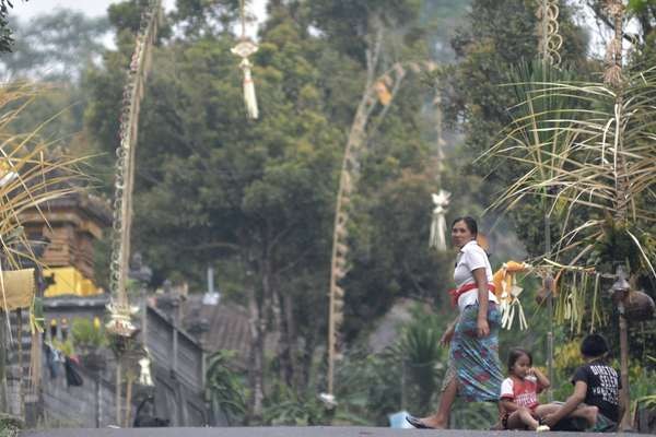  Erupsi Terbaru Gunung Agung Lampaui Hari Sebelumnya