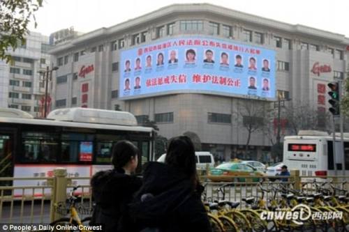  Duh, Kota di China Pajang Foto Warga yang Enggan Bayar Utang