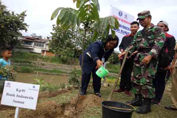  BI Sumut Gelar Aksi Bersih di Bantaran Sungai Deli