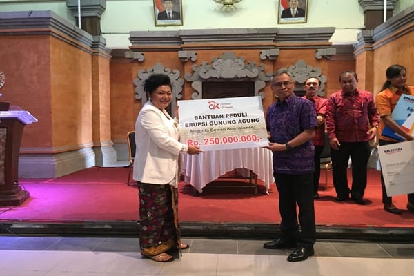  OJK dan Bank BUMN Bantu Karangasem Rp1 Miliar