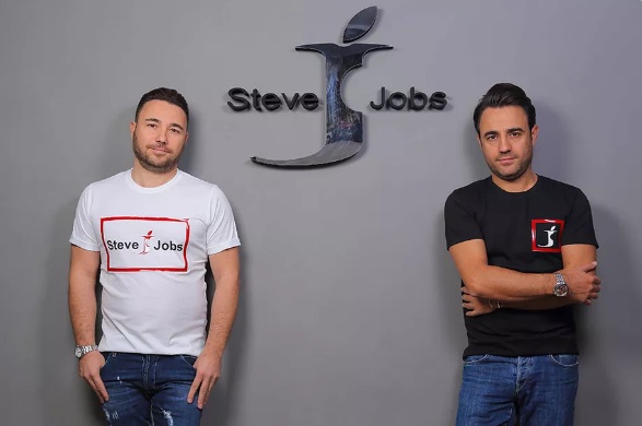  Steve Jobs Jadi Merek Celana Jin Produksi Italia