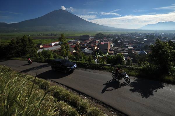  Ribuan Pendaki Pilih Nikmati Malam Pergantian Tahun di Gunung Kerinci