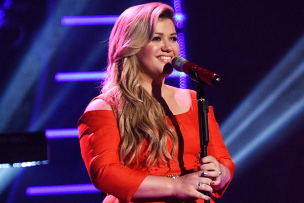 Kelly Clarkson Berharap 2018 Lebih Positif