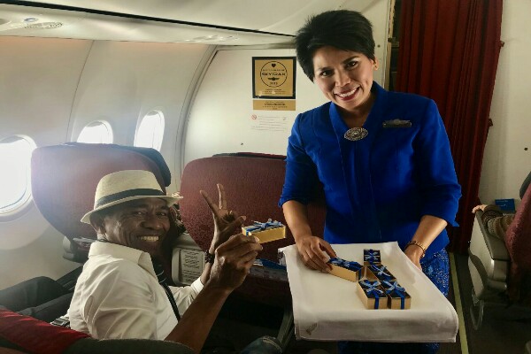  Malam Tahun Baru, Garuda Indonesia Bagikan 25.000 Cokelat di Bandara Soetta
