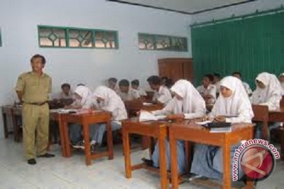  Disdik Surabaya Putuskan Usia Pensiun GTT Serupa PNS