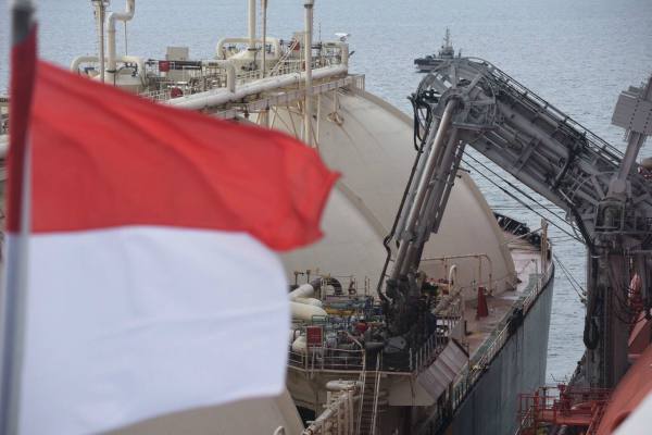  PENGELOLAAN BLOK MAHAKAM : LNG Perdana Dikirim ke Nusantara Regas