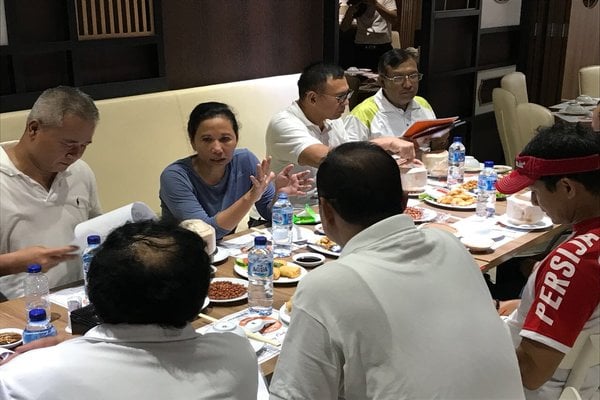  Rini Awali Pagi Rapat Sambil Makan Bubur di Pecenongan