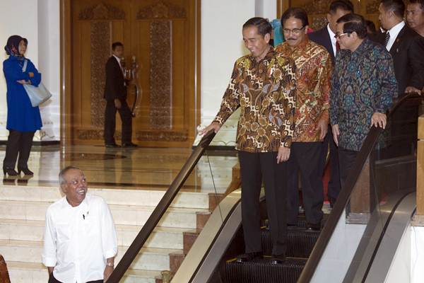  Ketika Presiden Jokowi dan Basuki Hadimuljono Berbeda Tangga