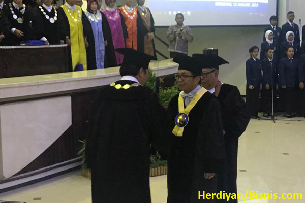  Muliaman Hadad Jadi Guru Besar Undip, Ini Orasi Ilmiahnya