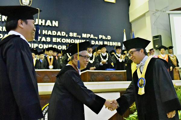  Muliaman D. Hadad Dikukuhkan Sebagai Guru Besar Undip