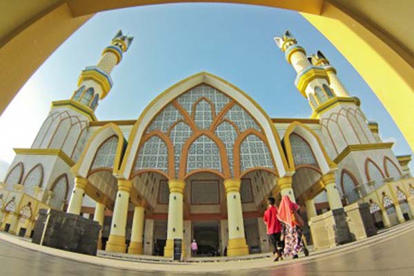  Ingin Wisata Halal? Cek Destinasi dan Penginapan Berikut Ini
