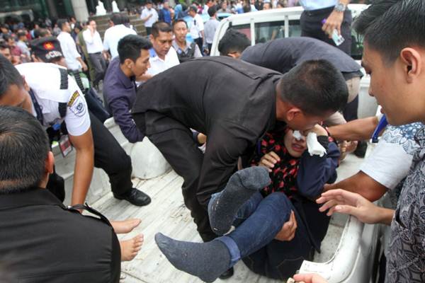  Selasar BEI Ambruk, Mahasiswa dari Palembang Patah Leher & Kaki   