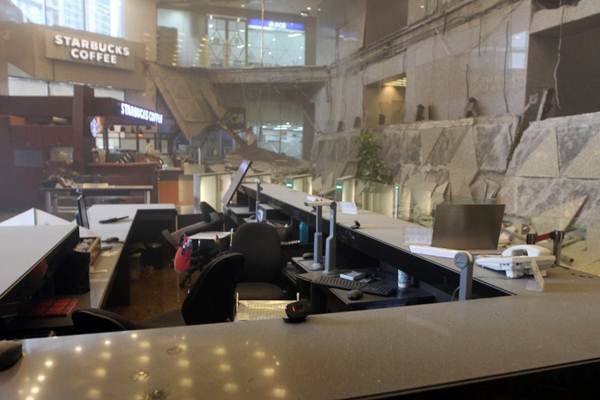  Selasar BEI Roboh, Anies Klaim SLF Gedung Tak Bermasalah 