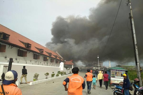  Foto-Foto Museum Bahari Terbakar Pagi Ini 