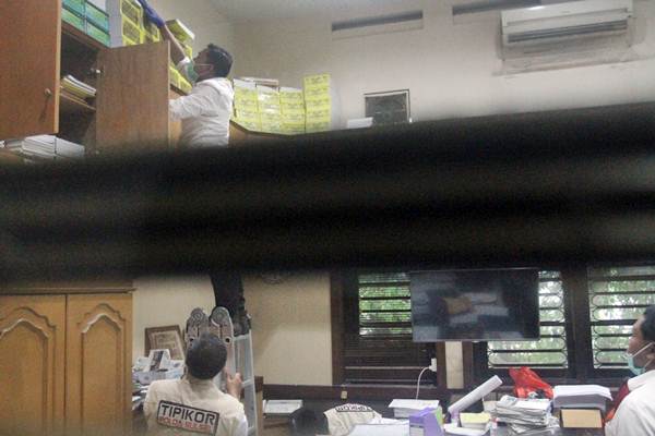  Kantor Wali Kota Makassar Digeledah Polisi Tipikor