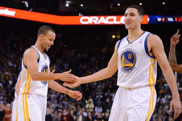  Hasil Basket NBA: Curry & Thompson Hebat, Warriors Libas Spurs