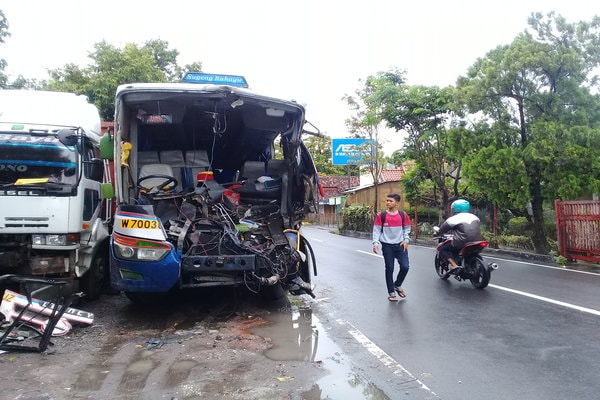  SUGENG RAHAYU Tabrak Sepeda Motor dan Truk di Klaten