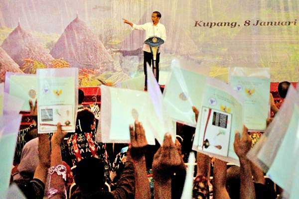  Presiden Jokowi Serahkan Sertifikat Tanah untuk Masjid, Gereja, &  Vihara