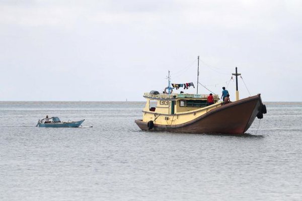  NELAYAN CANTRANG Kapal Besar Belum Melaut Tunggu Petunjuk Teknis