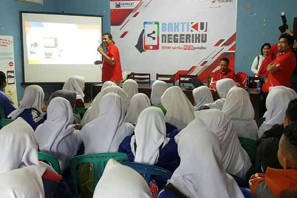  Telkomsel Gelar Baktiku Negeriku di Lombok Timur