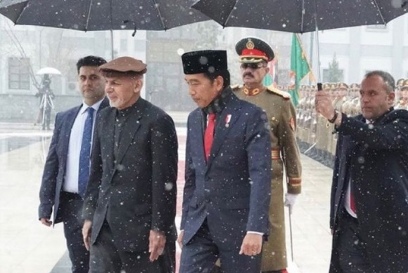  Jokowi Jadi Imam Salat di Masjid Afghanistan