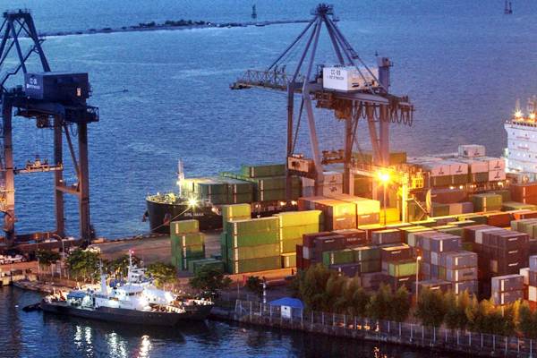  PELABUHAN MAKASSAR  : Waktu Tunggu Kapal Capai 3 Hari