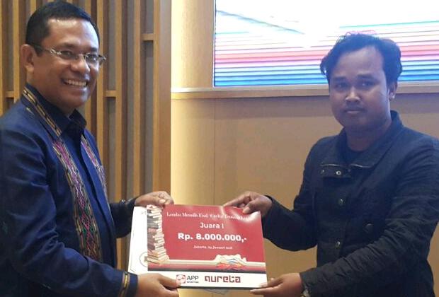  Guru Bahasa Inggris Jadi Juara Kompetisi Menulis Esai Tentang Kertas