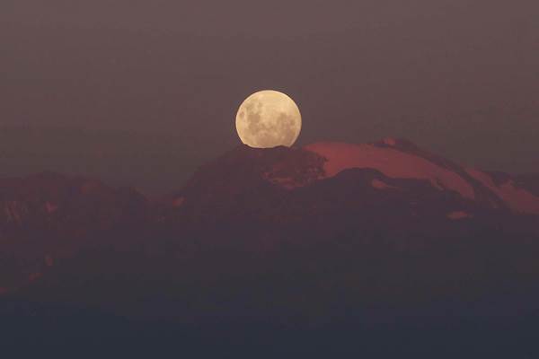  Simak Tip Mengambil Foto Gerhana Bulan Total Malam Ini