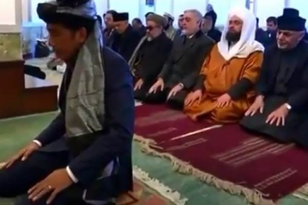  Pramono Bantah Jokowi Jadi Imam dan Makmum di Kabul Sebagai Pencitraan