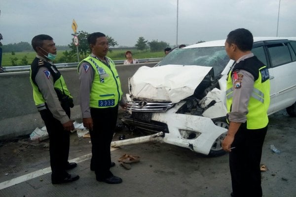  Mobil Rombongan Guru Kecelakaan di Jalan Tol Madiun, Satu Meninggal