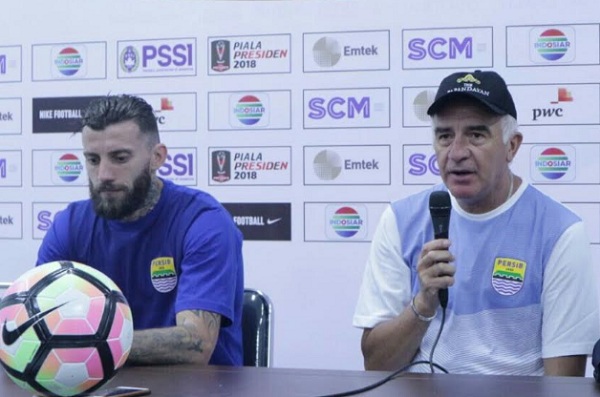 Mario Gomez(kanan)/Bisnis