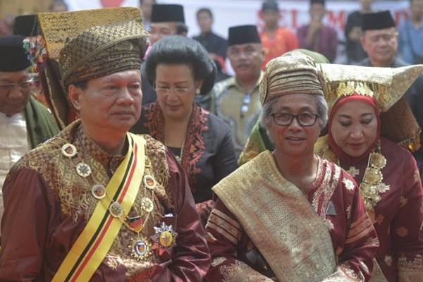  Raja Pagaruyung Meninggal Dunia. Pemakaman Dilakukan Dengan Prosesi Kerajaan