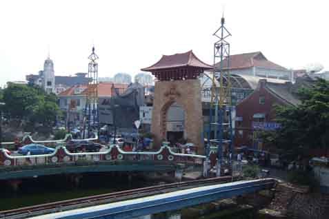  Sandiaga Ingin Sungai di Pasar Baru Seperti Boat Quay di Singapura