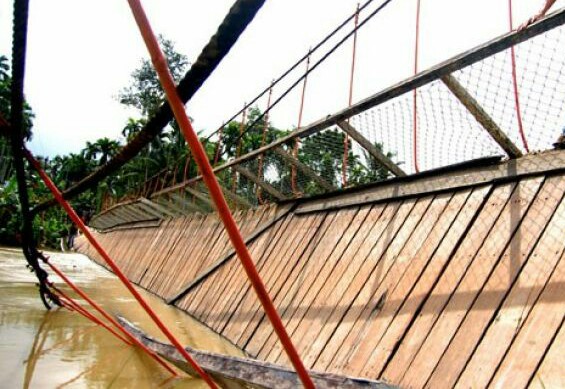  Jembatan Gantung di Cianjur Putus, Belasan Warga Luka-luka